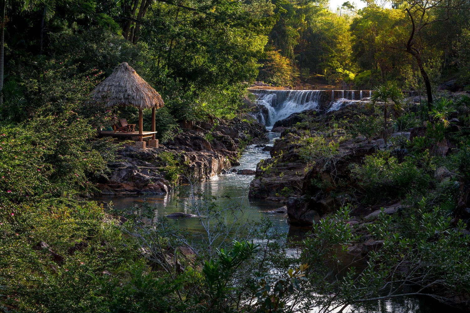 Blancaneaux Lodge and waterfall